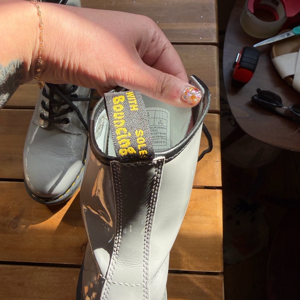 Dr. Martens Light Grey Lace Up Combat Boots EUC Women’s Size 8 - Picture 9 of 9